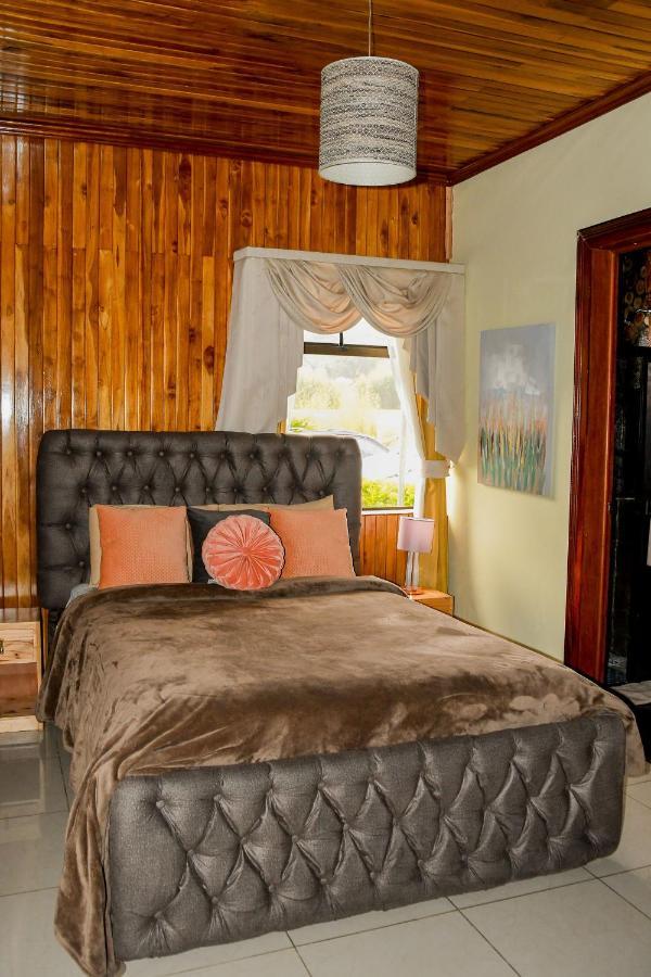 Poas Paradise Bed & Breakfast Poasito Ngoại thất bức ảnh