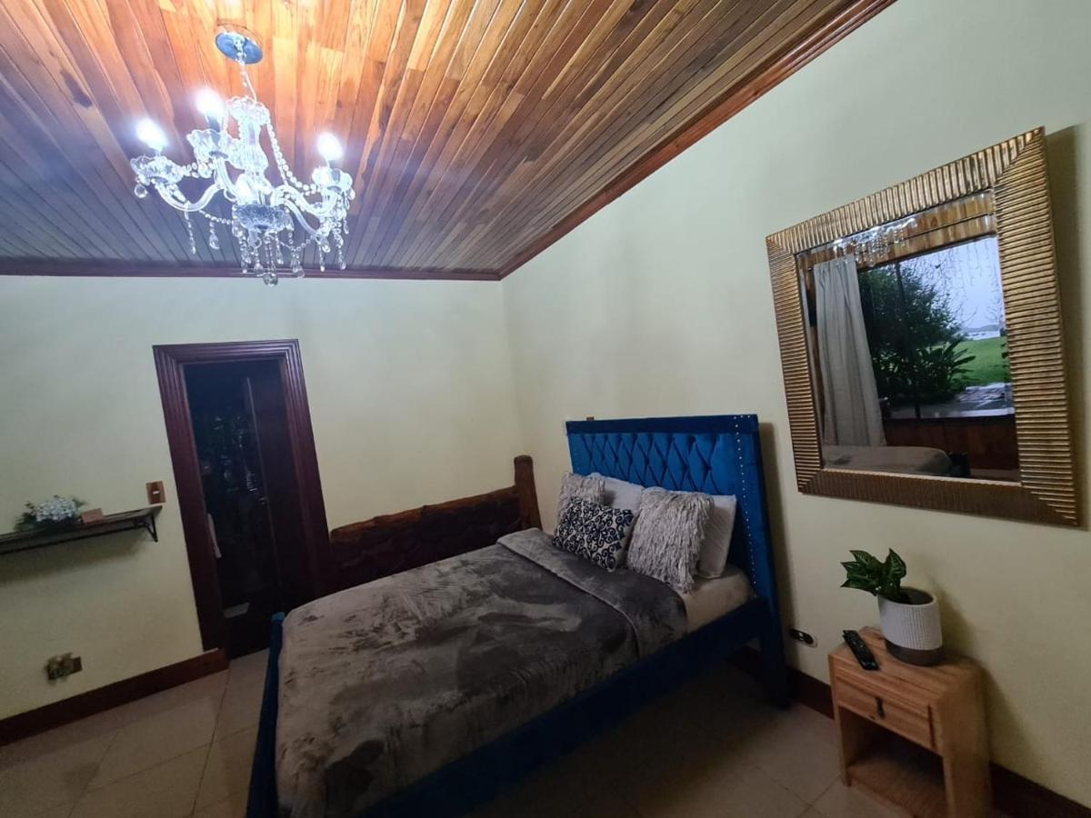 Poas Paradise Bed & Breakfast Poasito Ngoại thất bức ảnh
